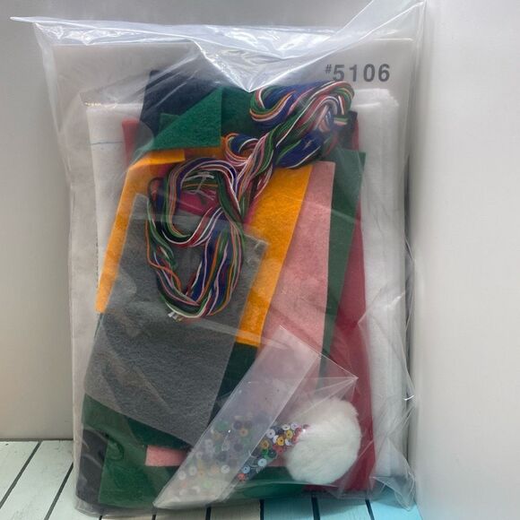 Design Works Felt Christmas Kit Lot Stocking Santa Wall Hanging Snowman Craft Se - Picture 5 of 5